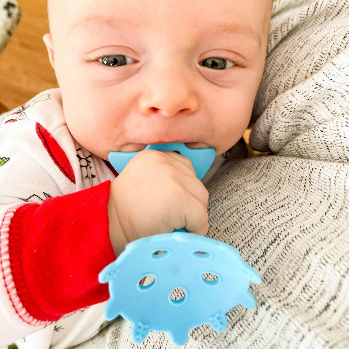 Innobaby Original Teethin Smart EZ Grip Star Teether and Sensory Toy for Babies and Toddlers. BPA Free Teether