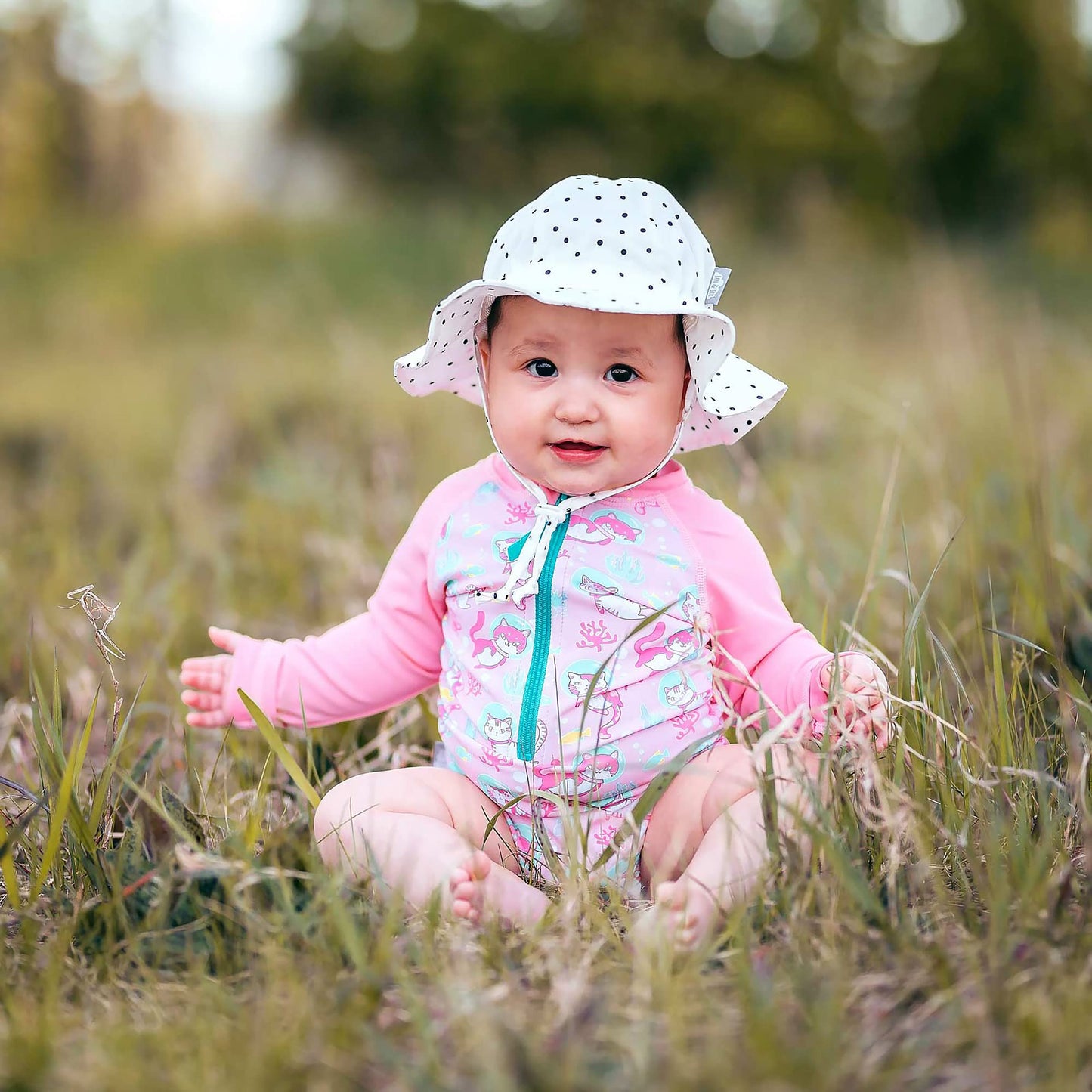 Jan & Jul Grow-With-Me Baby Sun Protection Hat, Cotton Beach Cap (M: 6-24 Months, Dots)