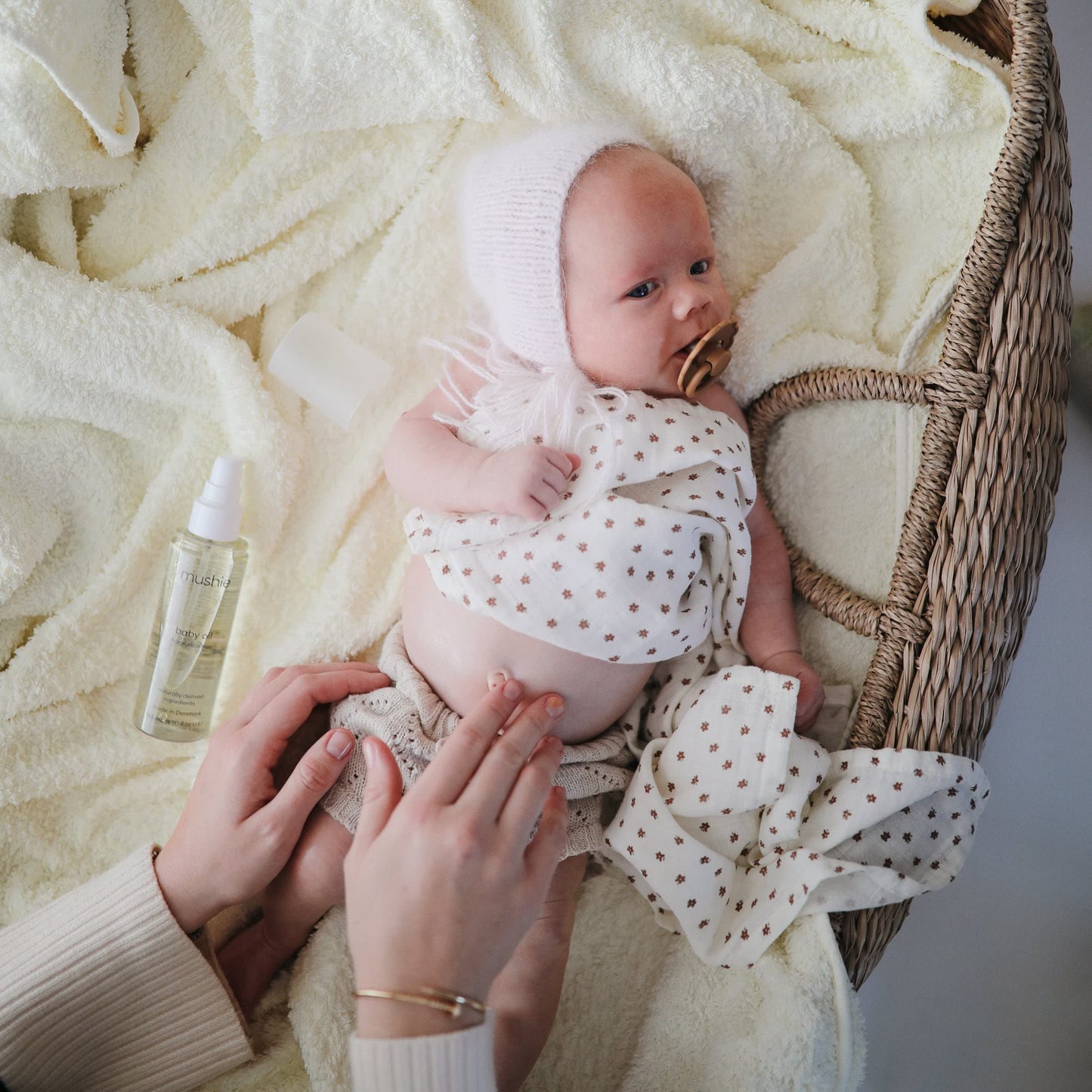 Mushie Organic Baby Oil | Hypoallergenic, Lightweight To Prevent Moisture Loss | Certified Cosmos Organic | Made In Denmark, 4.9