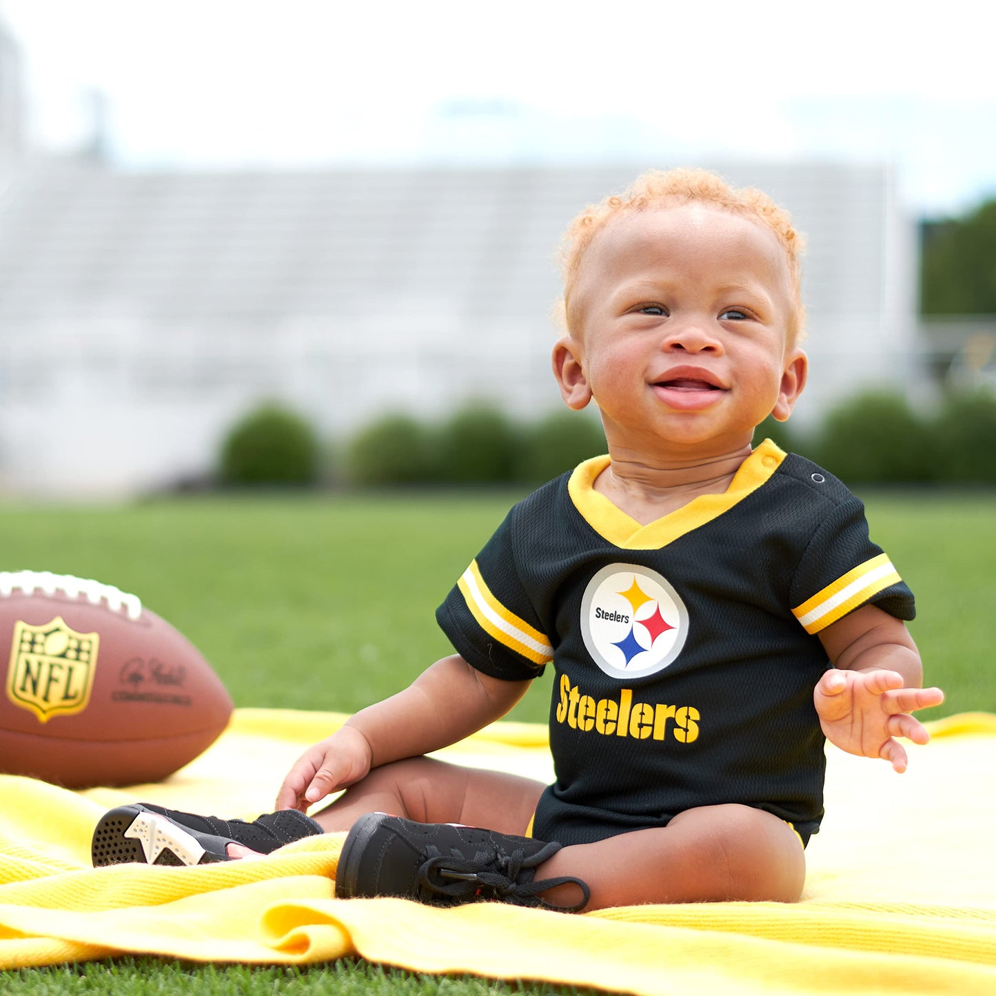 Gerber Unisex Baby Baby Boys NFL Jersey Onesie Bodysuit, Team Color, 6-12 Months