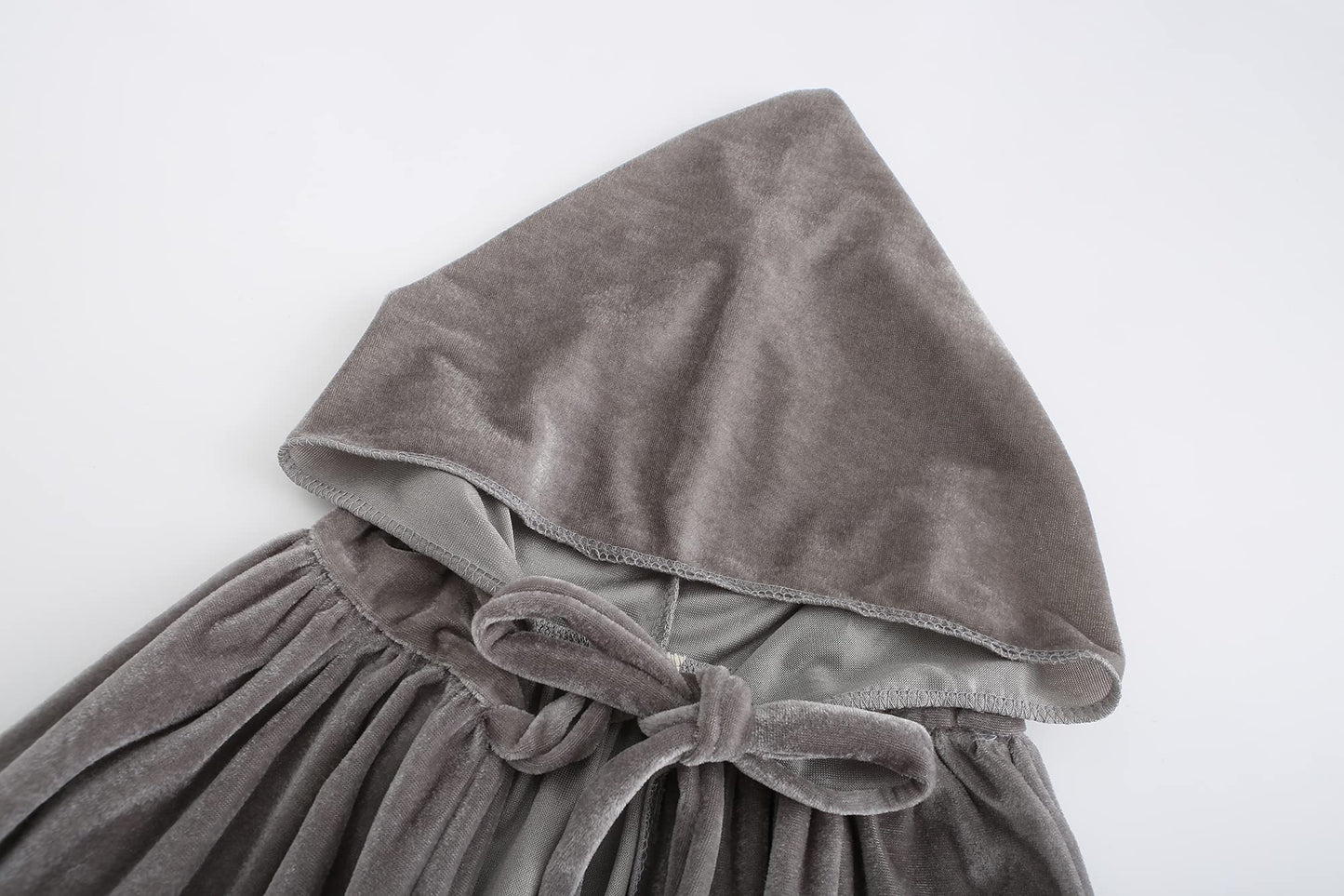 Knelor Kids Hooded Velvet Cloak Robe Halloween Cosutme Cape Fancy Cosplay Costumes 3 To 16 Years (M/Age 5-7, Gray)