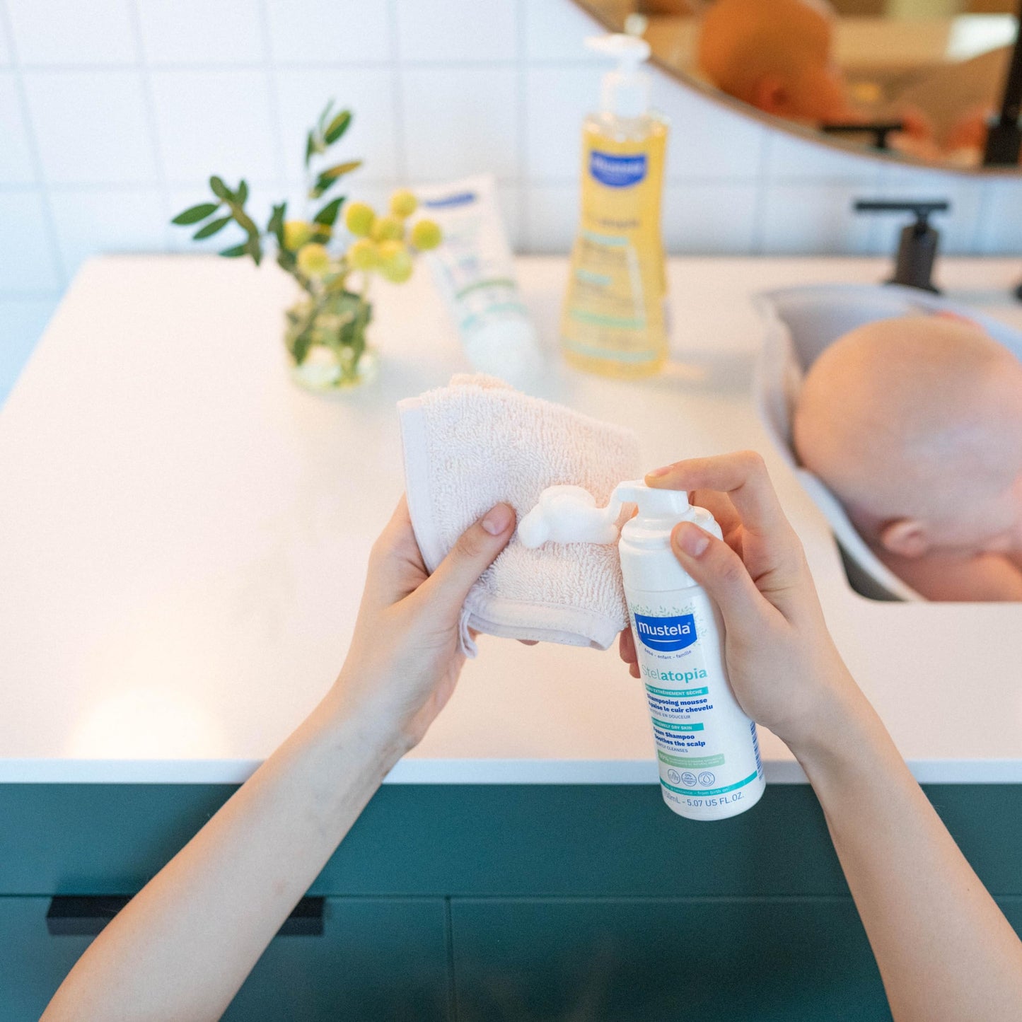 Mustela Stelatopia Eczema-Prone Skin Foam Shampoo for Newborn & Baby with - with Natural Avocado & Sunflower Oil - Fragrance-Fre