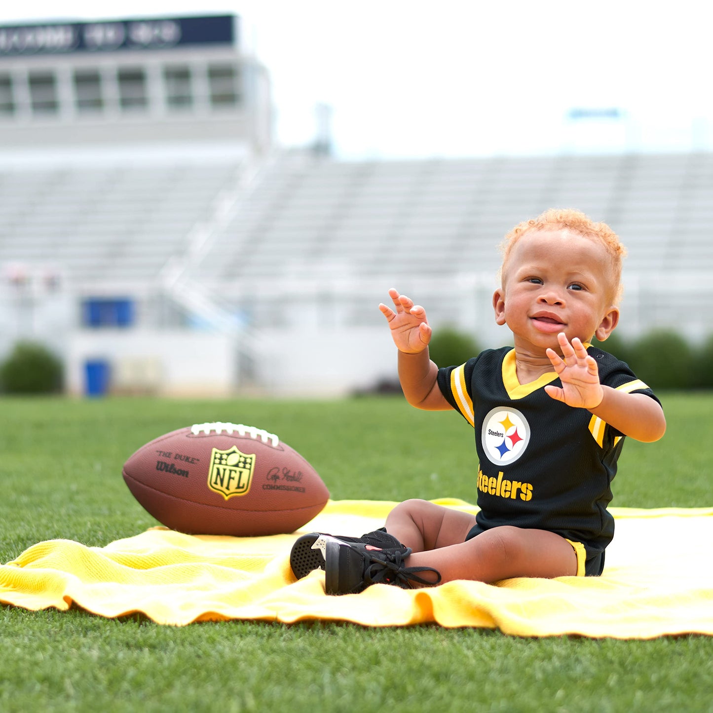 Gerber Unisex Baby Baby Boys NFL Jersey Onesie Bodysuit, Team Color, 6-12 Months