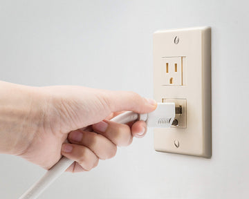 6-Pack Safety Innovations Self-Closing (2 Screw) Decora Outlet Covers- An Alternative To Wall Socket Plugs For Child Proofing Ou