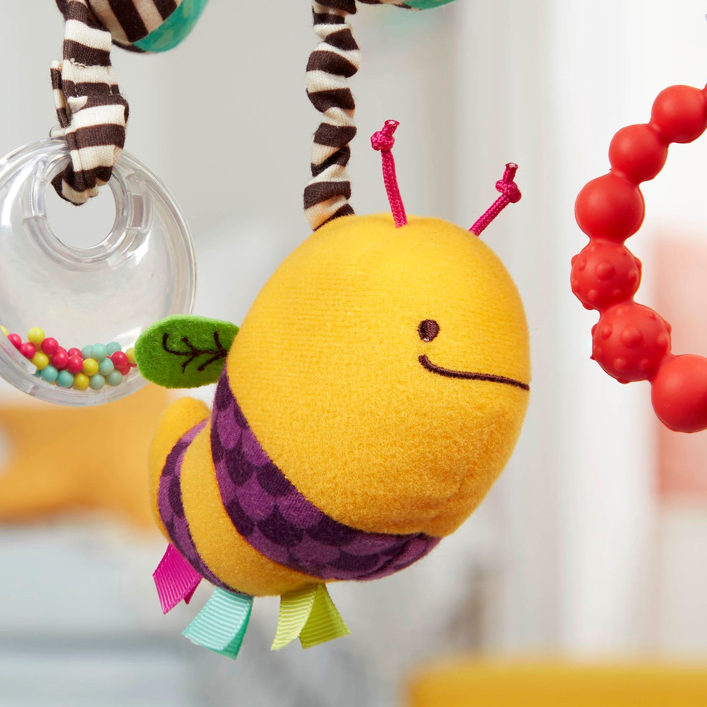 B. toys- B. baby- Wiggle Wrap- Baby Toy - Toy for Car Seat, Stroller, Crib - Spiral with 3 Hanging Toys - Rattle, Plush Bee & Te