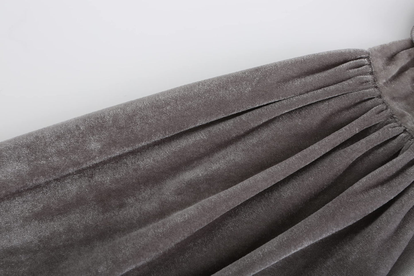 Knelor Kids Hooded Velvet Cloak Robe Halloween Cosutme Cape Fancy Cosplay Costumes 3 To 16 Years (M/Age 5-7, Gray)