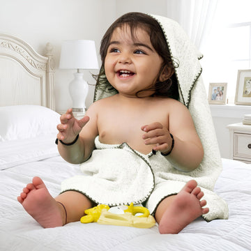 MummaS Touch Puresoft Bamboo Baby Hooded Towel  White  Pack Of 1 | Ultra Soft & Absorbent | Gentle Bamboo Fiber | 024 Months