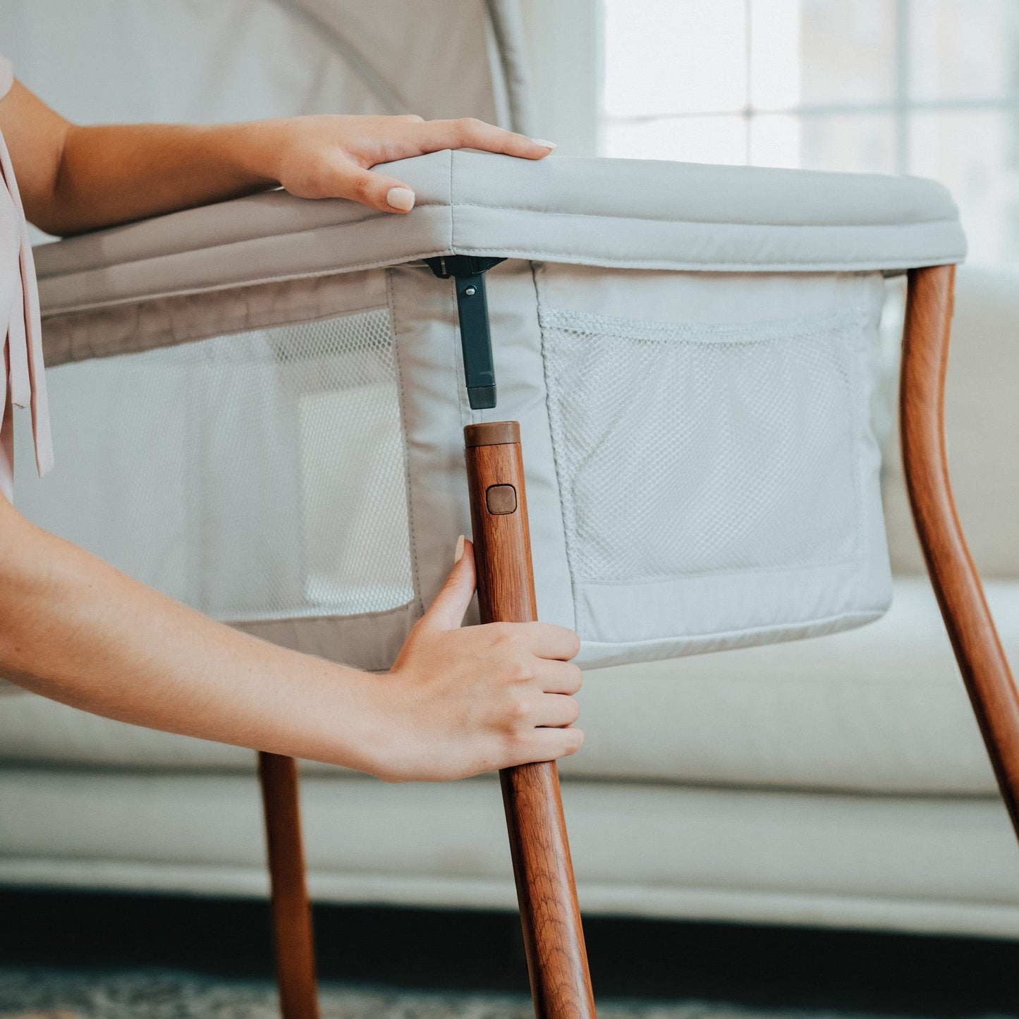 Chicco LullaGo Anywhere LE Portable Bassinet, Space-Saving Baby Bassinet with Canopy, Waterproof Mattress and Fitted Sheet, Incl