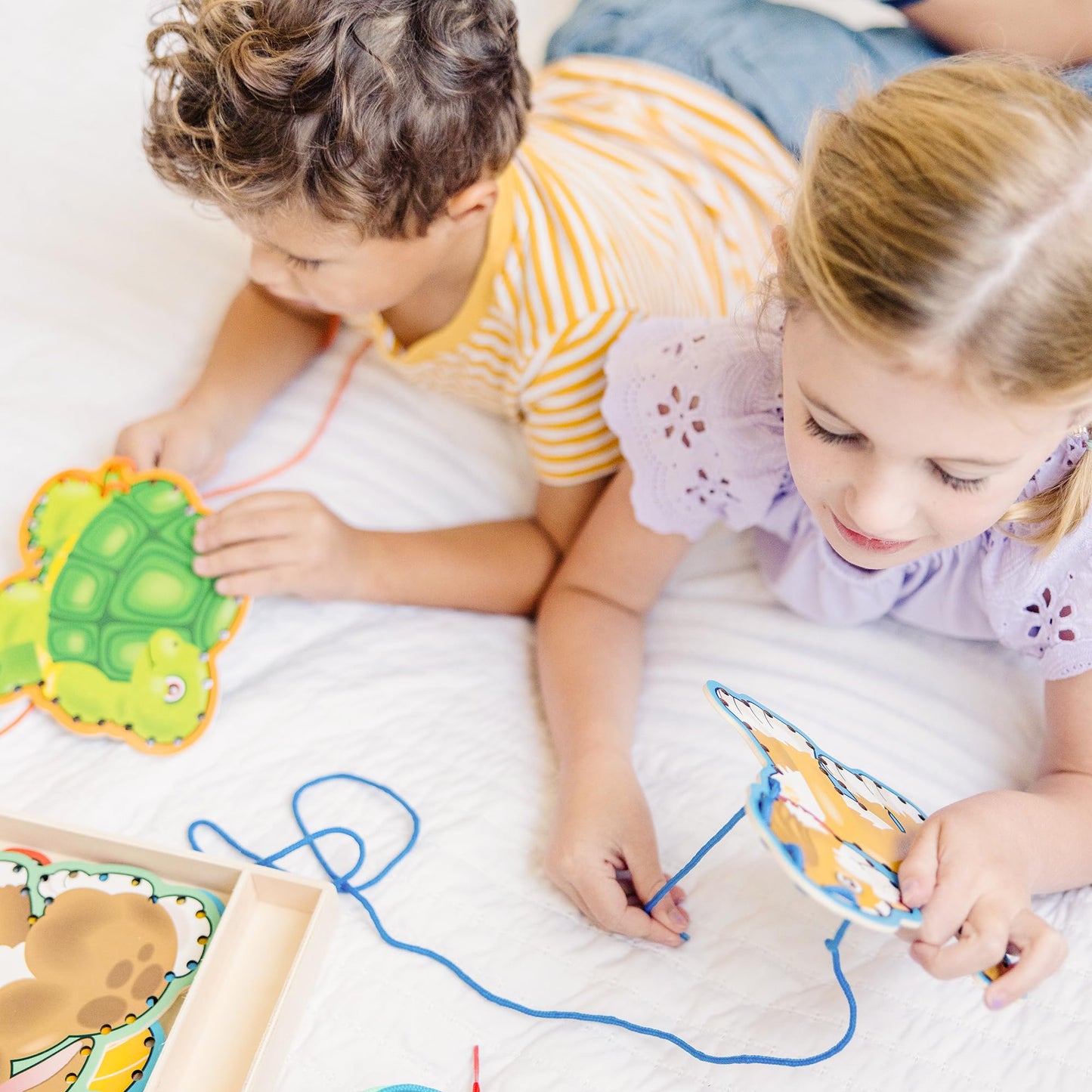 Melissa & Doug Lace and Trace Activity Set: Pets - 5 Wooden Panels and 5 Matching Laces