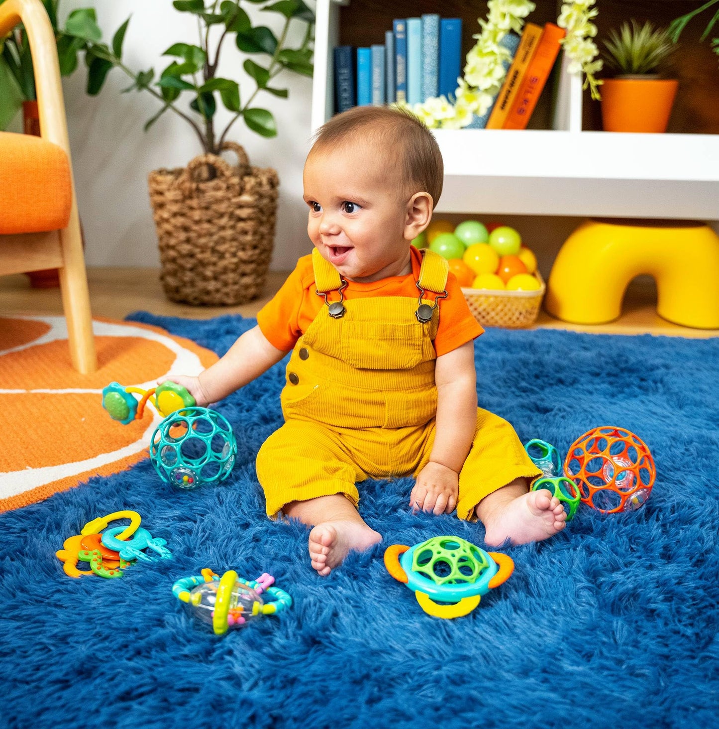 Bright Starts Little Shakers 6pc Gift Set - BPA-Free Easy-Grasp Baby Rattles and Teethers, Unisex, 3 Months+
