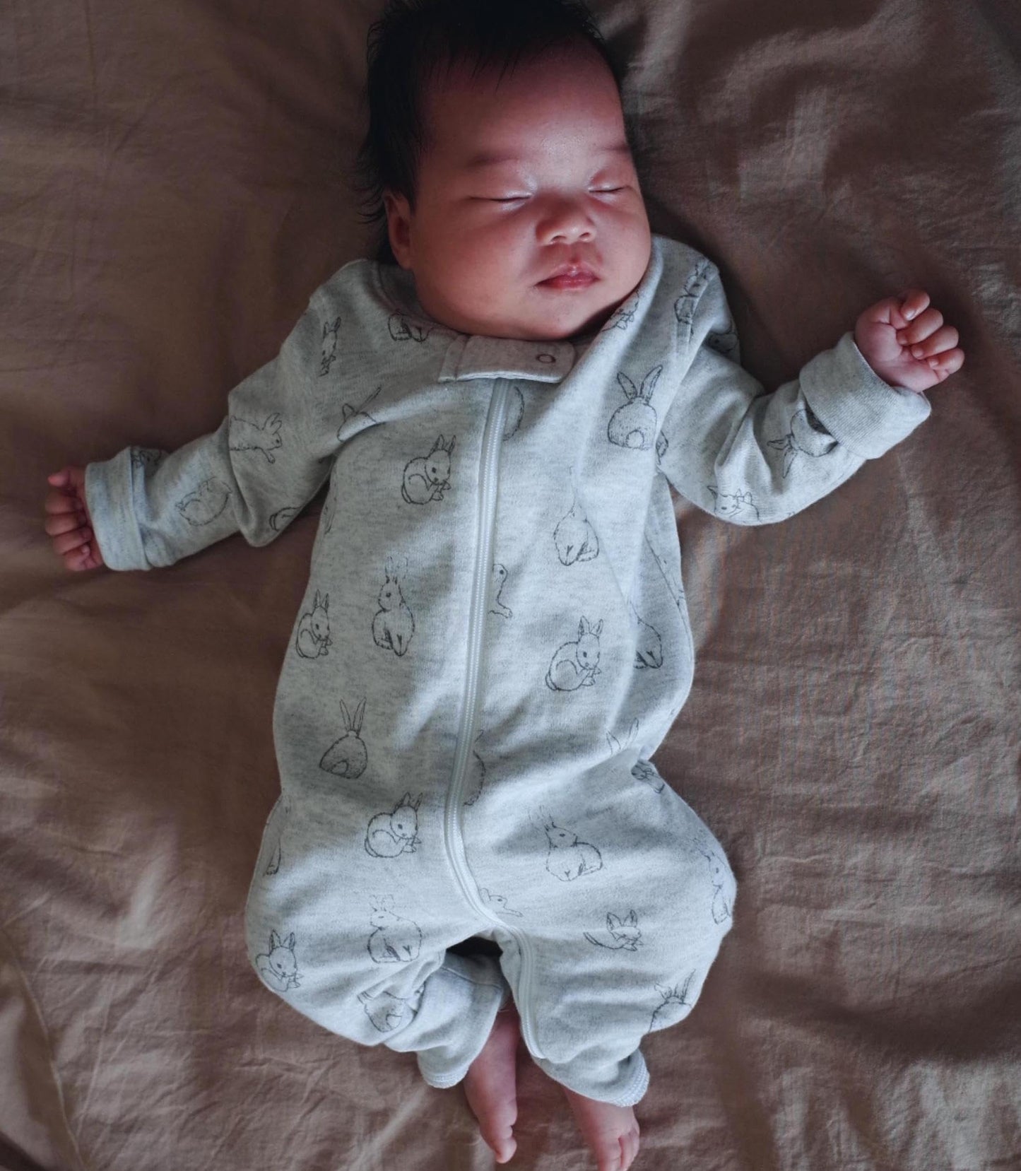 Owlivia Organic Cotton Baby Boy Girl Zip Up Sleep N Play, Footless, Long Sleeve(Newborn, Gray Rabbit)