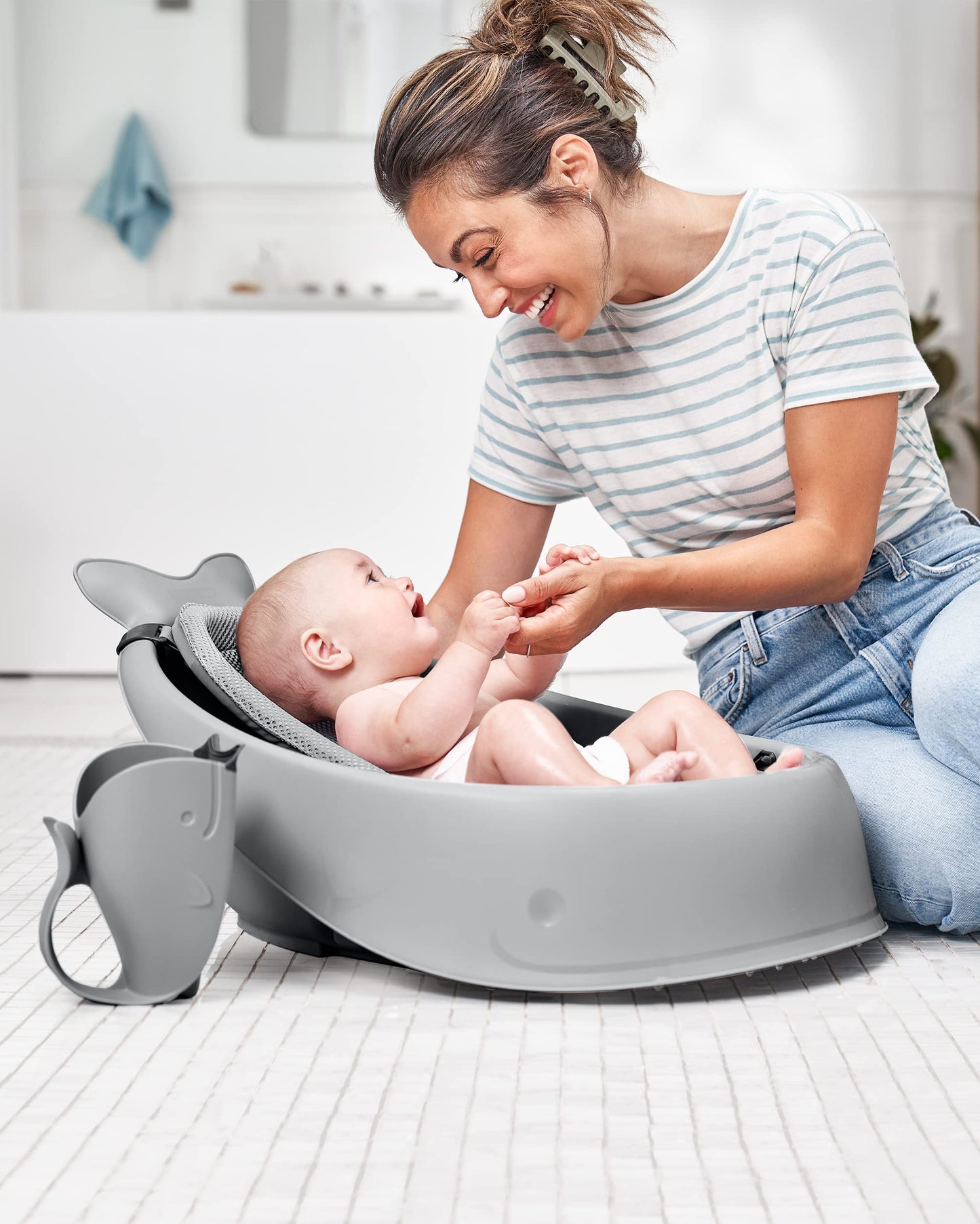 Skip Hop Baby Bath Rinse Cup, Moby Tear-Free Waterfall Rinser, Grey