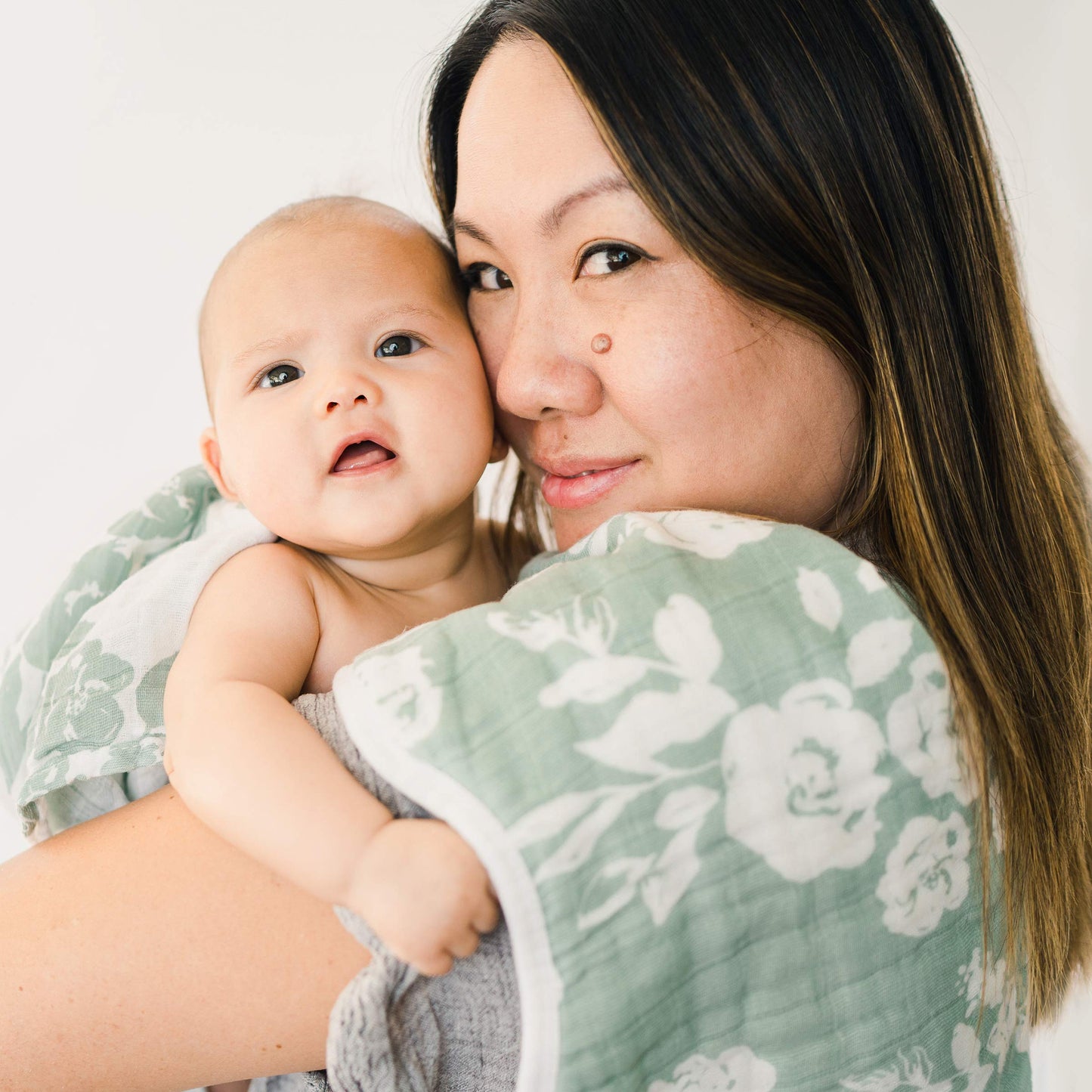 Bebe Au Lait Classic Muslin Baby Burp Cloth Set - Vintage And Modern Floral , 8.5X17 Inch (Pack Of 1)