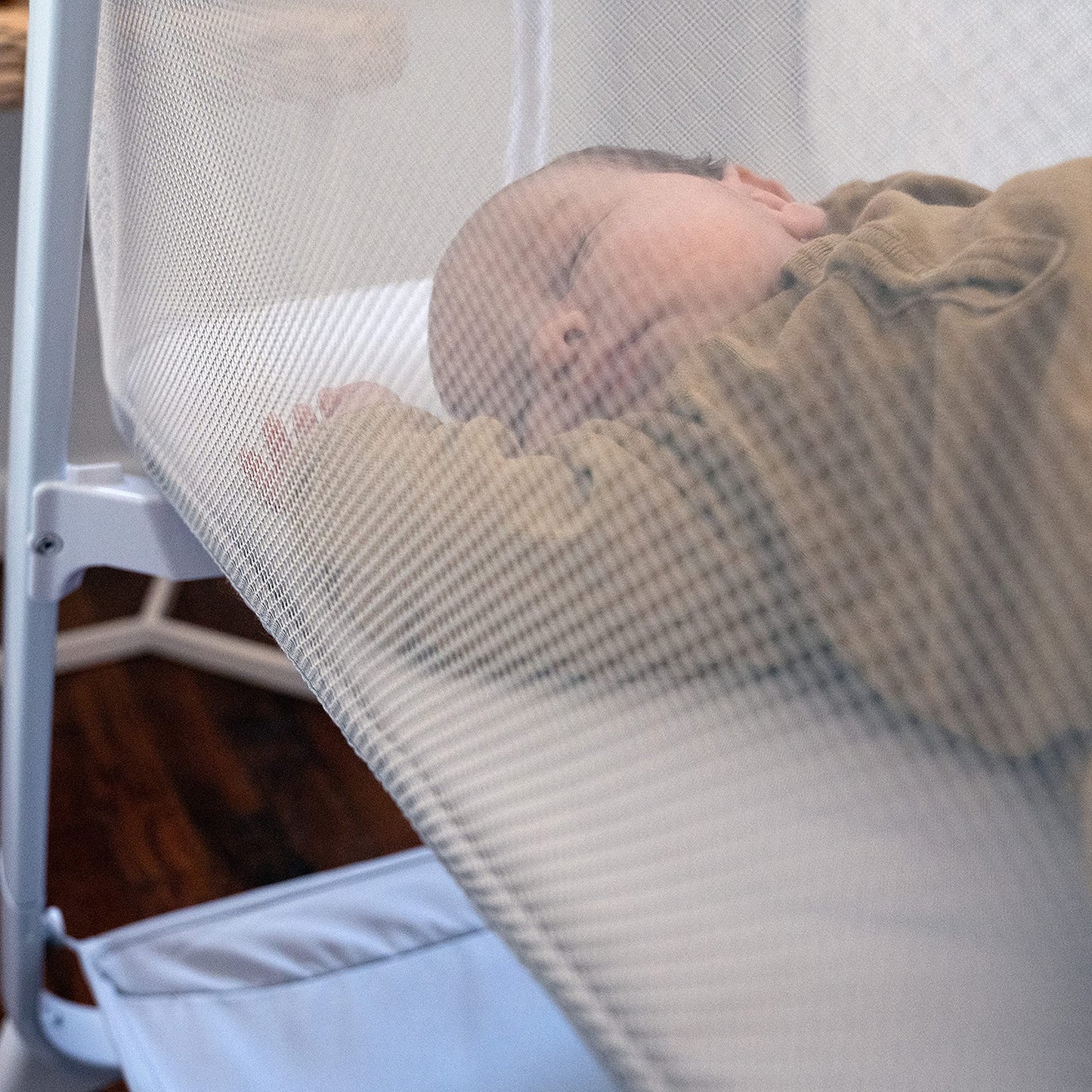 Ingenuity Lullanight Soothing Bassinet For Baby With Locking Wheels & Night Light, Newborn To 5 Months, Gem, 33.4X20.6X43.8'