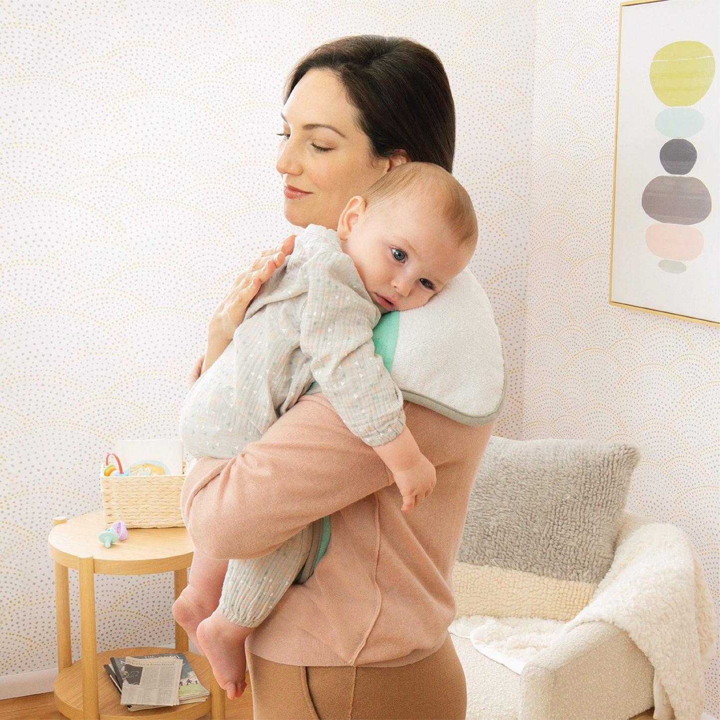 Munchkin Theraburpee Colic & Fever Rescue Kit With Hot & Cold Therapy Burp Cloths