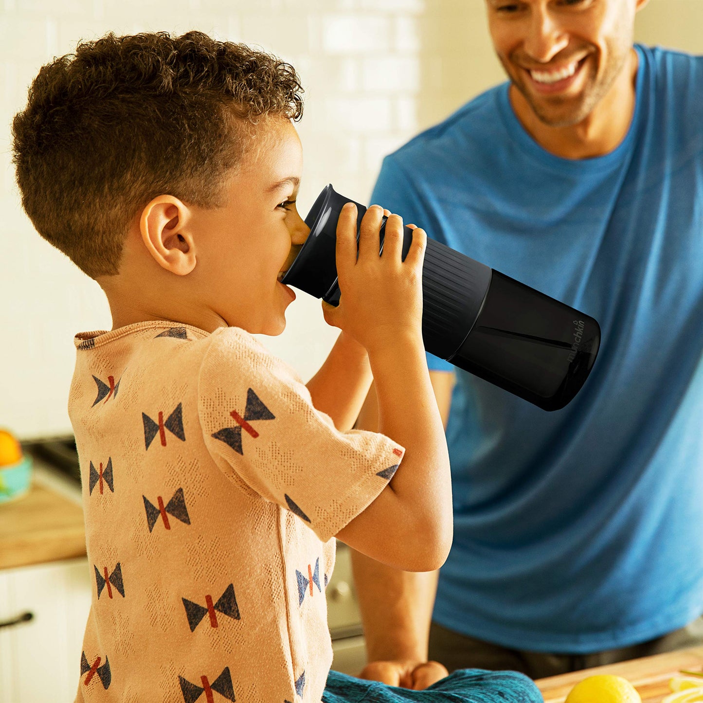 Munchkin Miracle 360 Cup Parent Pack, 24 Ounce Spill Proof Sippy Cups, Black And White, 2 Pack - Great For Toddlers, Big Kids Or