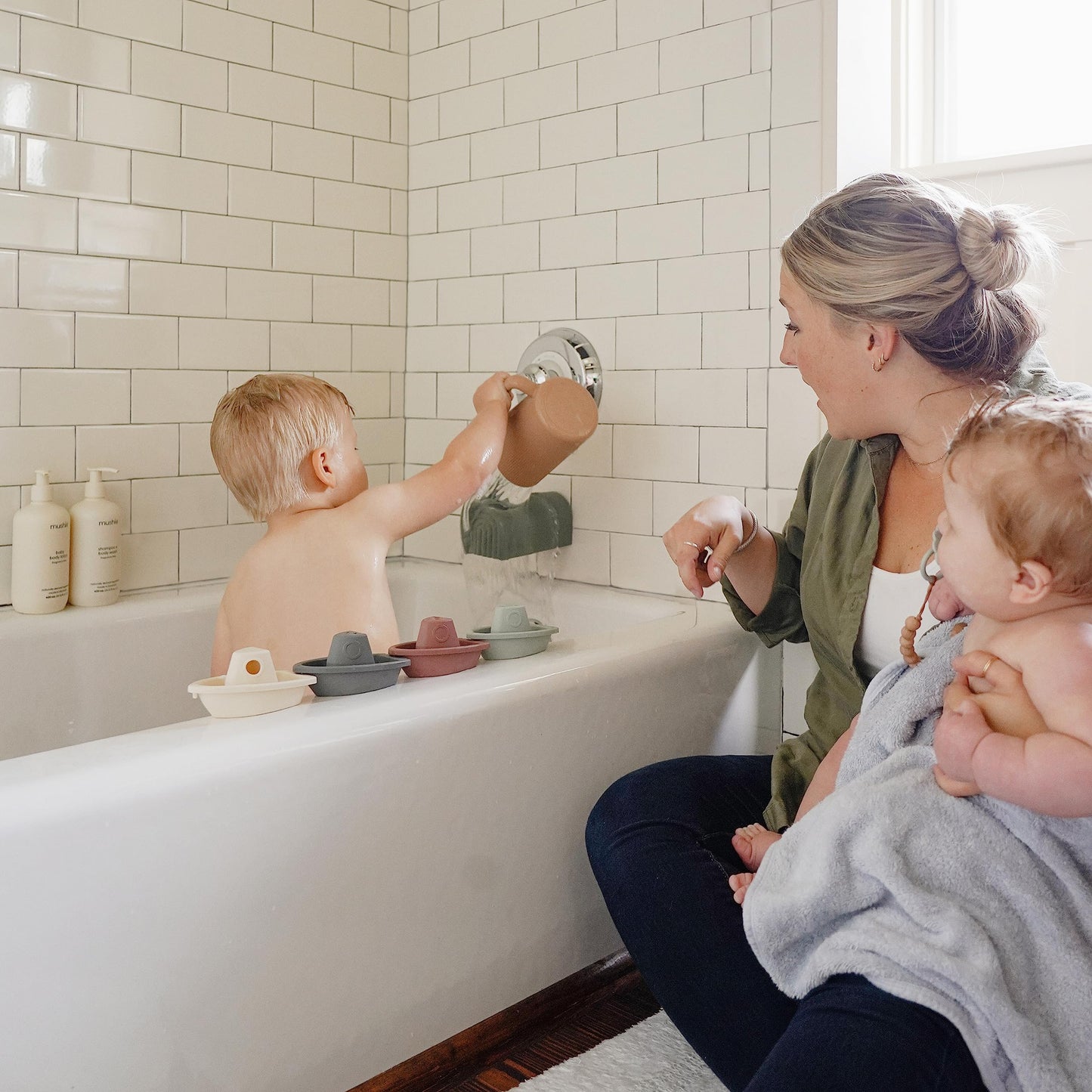 mushie Stackable Bath Boats Toy (Petal) | Floating Bathtub Toys for Baby & Toddler, Set of 5 | Made in Denmark