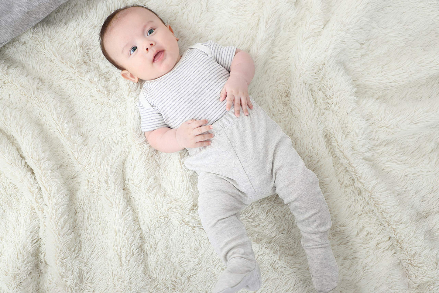 O2 Baby Organic Cotton Unisex Baby Jogger Pants, 3-Pack Pull-On Bottoms, Newborn Leggings (0-3 Months, Grey/White/Green)