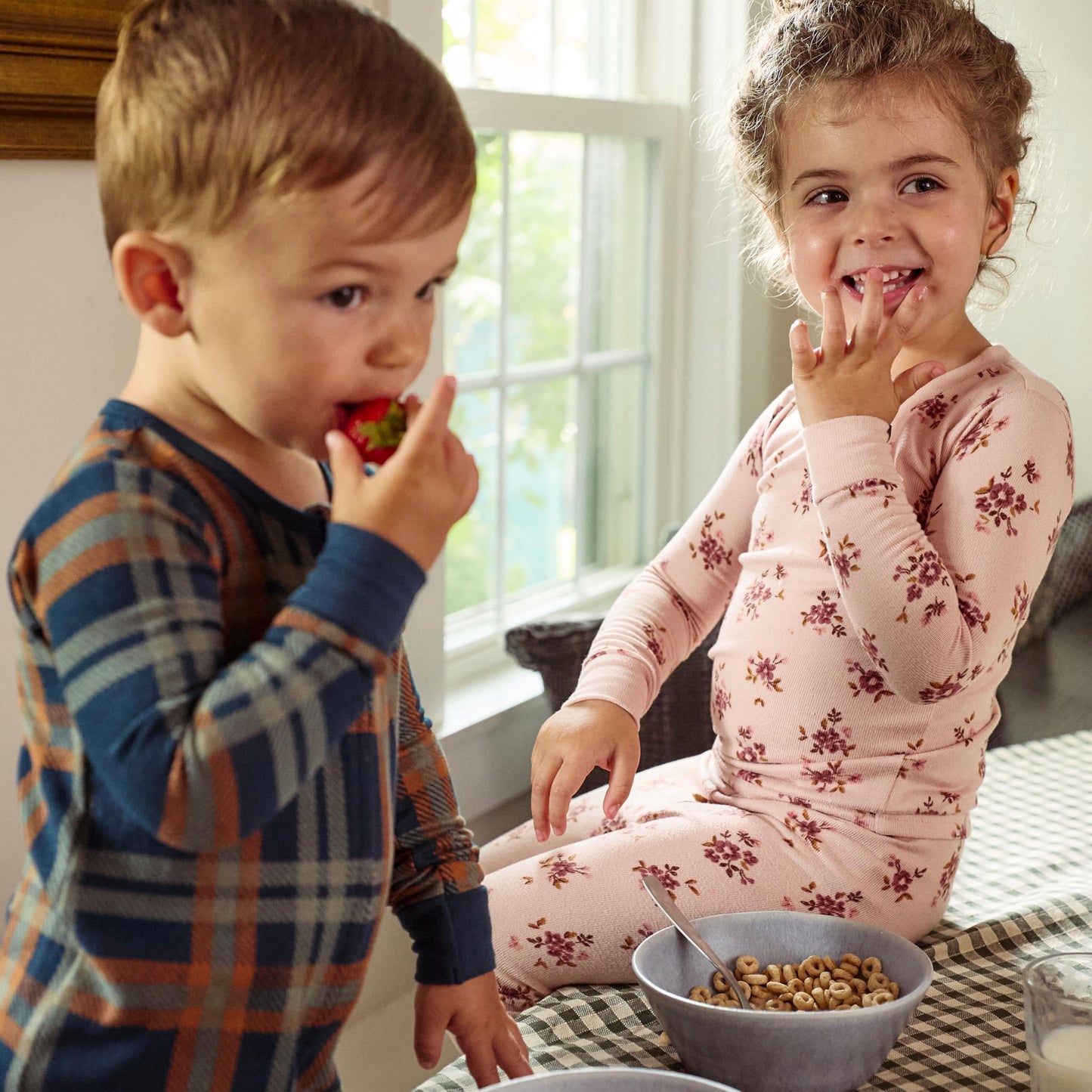 Modern Moments By Gerber Baby Hacci Snug Fit 2-Piece Pajama Set, Light Rose Dahlia Toss, 5T