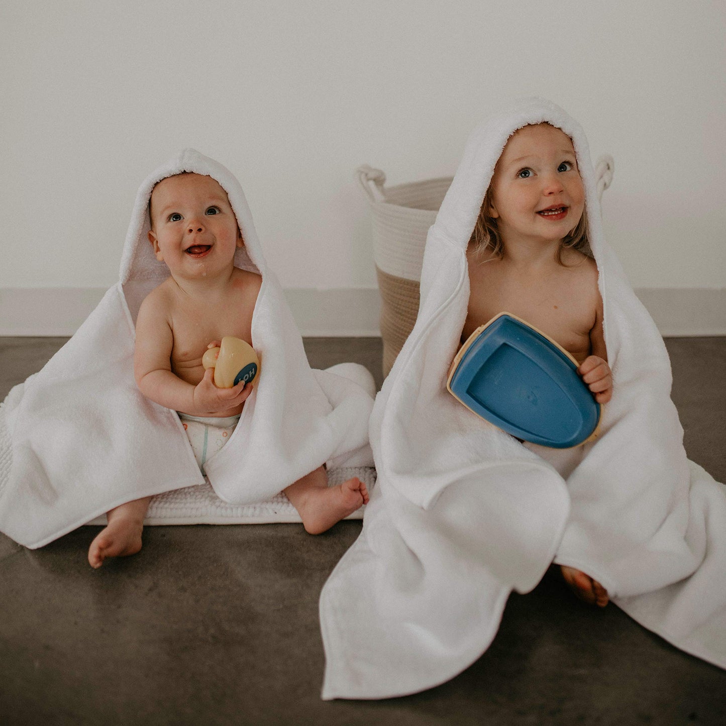 Parker Baby Co. Premium 100% Soft Ring Spun Cotton Hooded Toddler And Kid Bath Towel Plush Towel With Hood For Toddlers And Chil