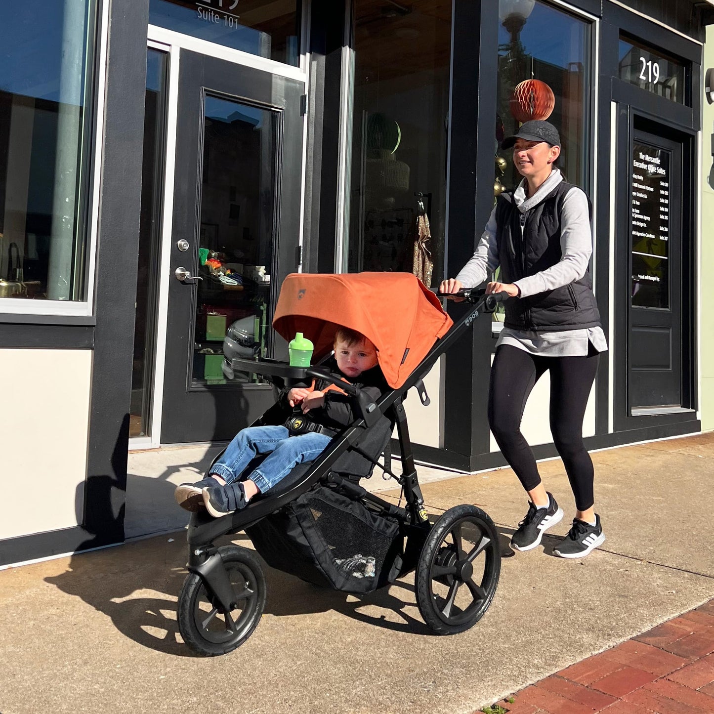 BOB Gear Wayfinder Jogging Stroller with Snack Tray, Independent Dual Suspension, Air-Filled Tires, and 75-Pound Weight Capacity