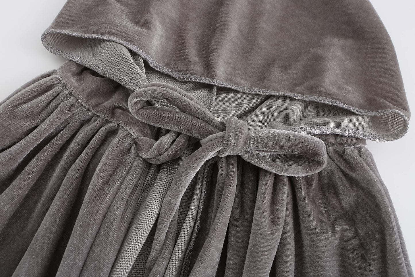 Knelor Kids Hooded Velvet Cloak Robe Halloween Cosutme Cape Fancy Cosplay Costumes 3 To 16 Years (M/Age 5-7, Gray)