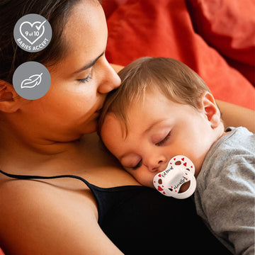 Medela Baby Pacifier | Day And Night Glow In The Dark | 0-6 Months | 2-Pack, Lightweight | Bpa-Free | Supports Natural Suckling