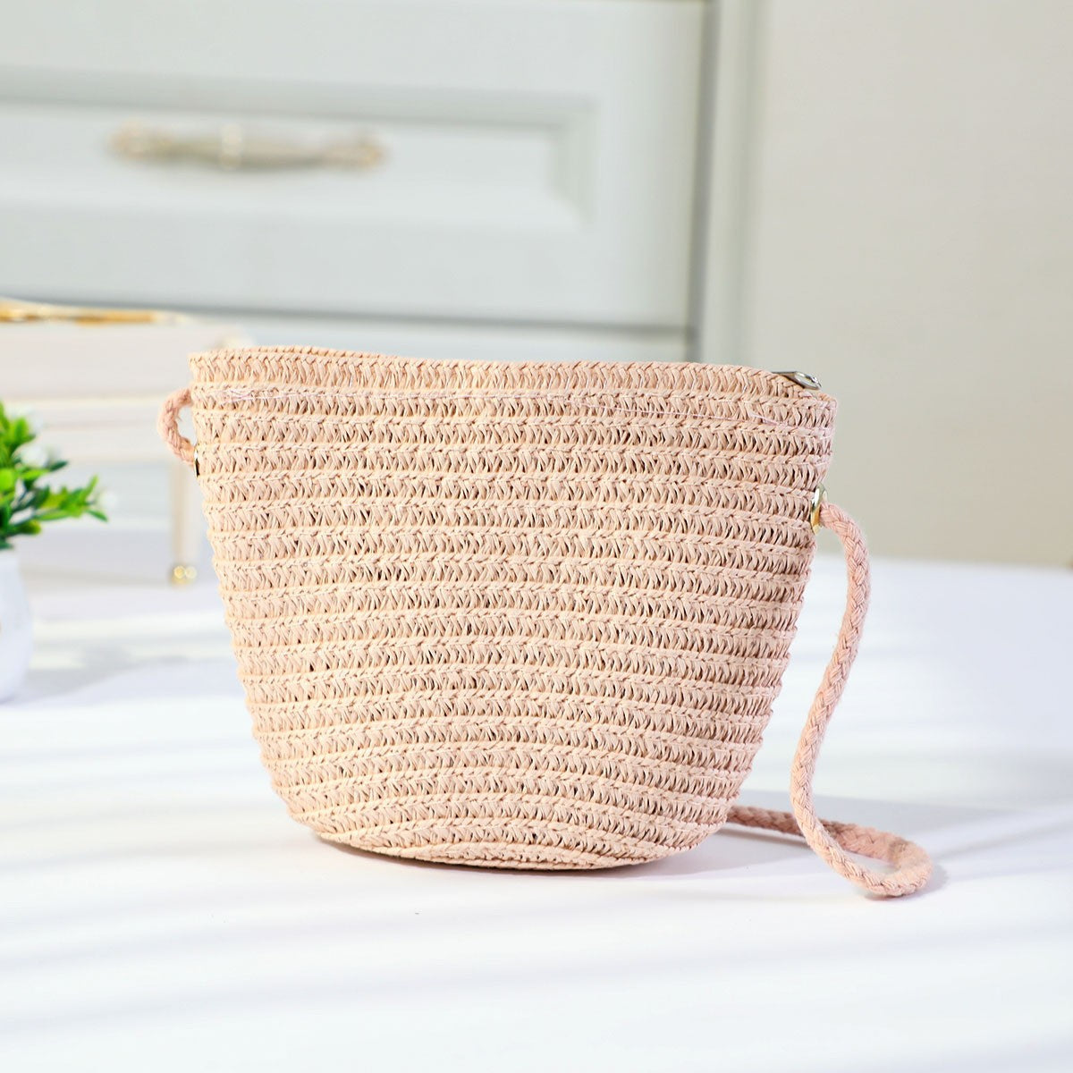 Straw Handmade Bow Woven Mobile Phone Bag Cross-border Hot Selling Women's Crossbody Seaside Straw Woven Crossbody Woven Bag Factory