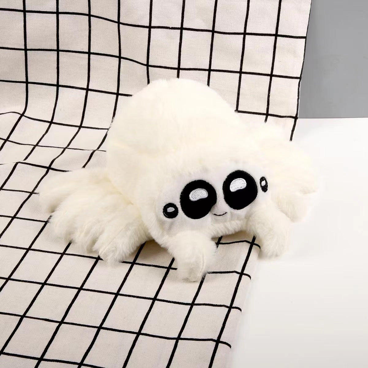 Cross-border simulation small spider doll Luca spider black and white spider doll doll Halloween decoration ornaments
