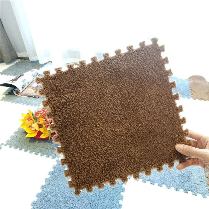 Soft Plush Baby Play Mat for Winter Crawling, Interlocking Foam Tiles Rug for Kids Room and Living Room， 30x30cm