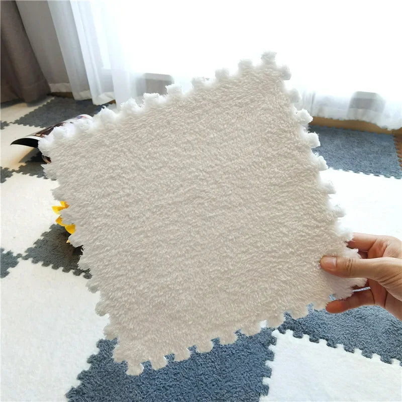 Soft Plush Baby Play Mat for Winter Crawling, Interlocking Foam Tiles Rug for Kids Room and Living Room， 30x30cm