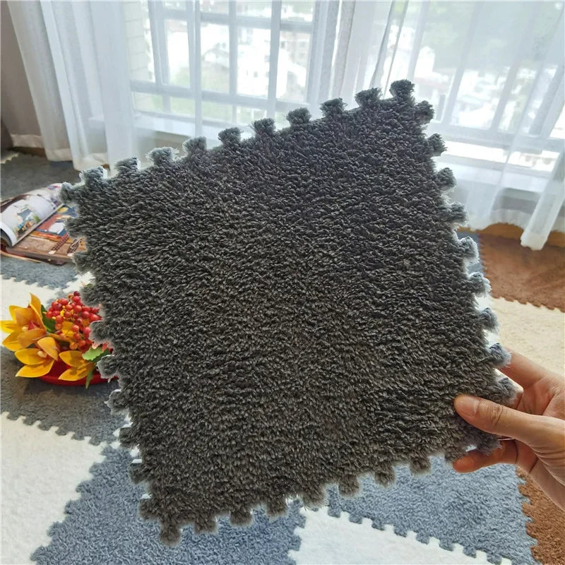 Soft Plush Baby Play Mat for Winter Crawling, Interlocking Foam Tiles Rug for Kids Room and Living Room， 30x30cm