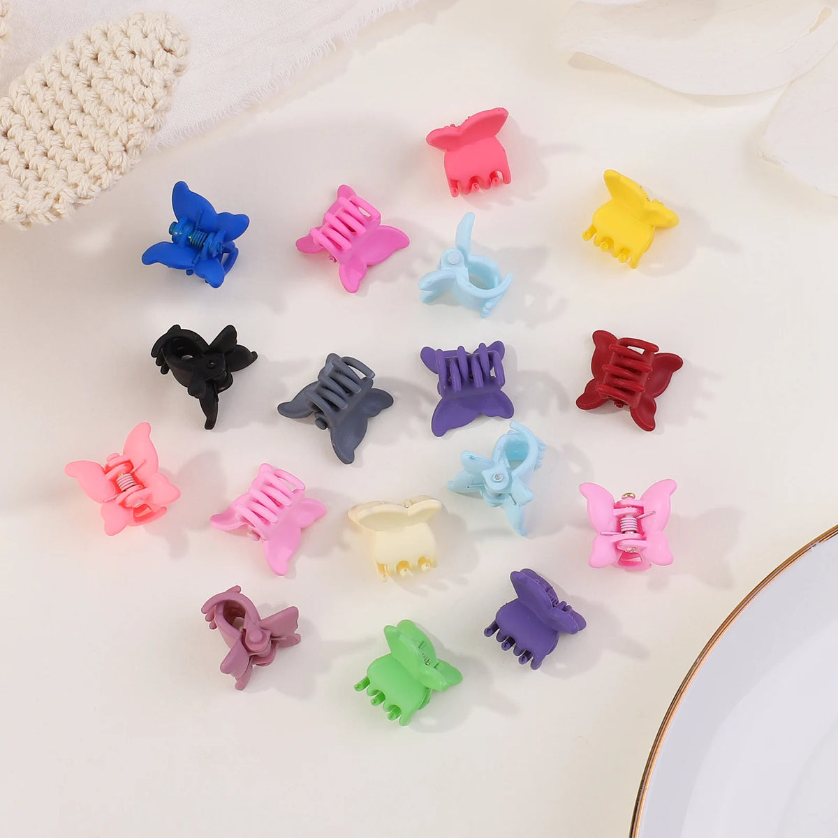 80pcs Random Color Butterfly Mini Hair Clip Claw Grip Barrettes Clamps Girls Hairpin Claw Clip Hair Styling Accessories