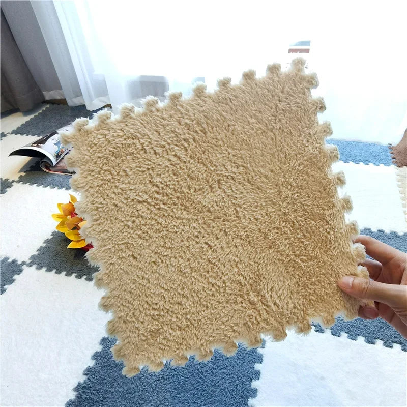 Soft Plush Baby Play Mat for Winter Crawling, Interlocking Foam Tiles Rug for Kids Room and Living Room， 30x30cm